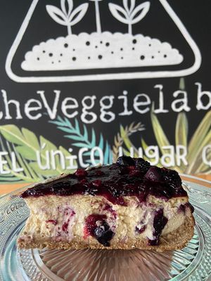 Berry vegan cheesecake at theVeggielab in Colmenar Viejo