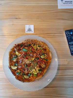 Vegan pizza at theVeggielab in Colmenar Viejo