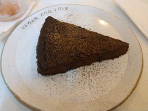 Deliciosa torta de chocolate vegana at Confraria Gourmet in Sao Paulo