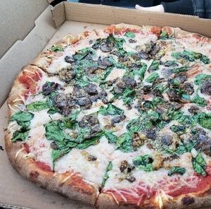 I love their freshmade vegan pizza! This is mushrooms, spinach & garlic #Veganuary at Whole Foods Market - Bishop's Corner in West Hartford