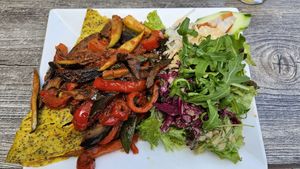 Chia-Kurkuma Pfannkuchen mit Gemüse und Salat at Insel Bastei am Rhein in Ludwigshafen