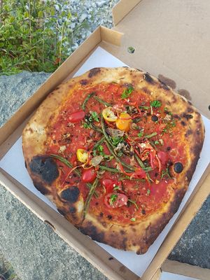 Spicy vegan pizza at Mastio in Limhamn