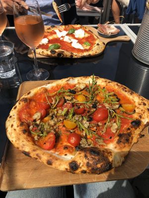 Vegan pizza with local ingredients at Mastio in Limhamn