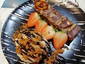 Cheesecake and ice cream at Puti Vegan Cafe in Glasgow