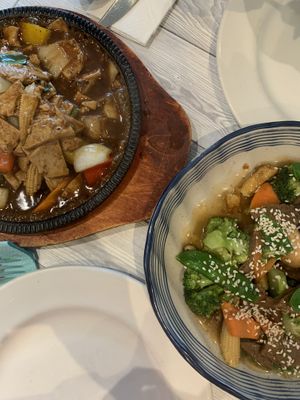 Mains at Puti Vegan Cafe in Glasgow