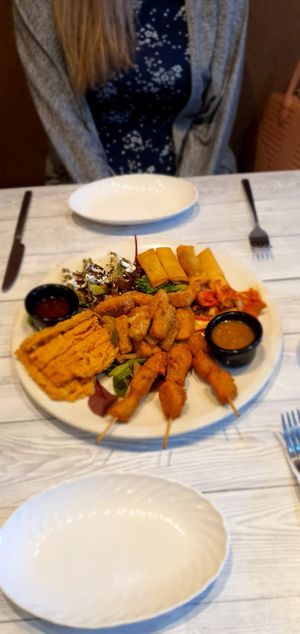 Starter sharing platter at Puti Vegan Cafe in Glasgow