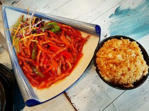 Crispy shredded vegan "chicken" in sweet chilli sauce at Puti Vegan Cafe in Glasgow