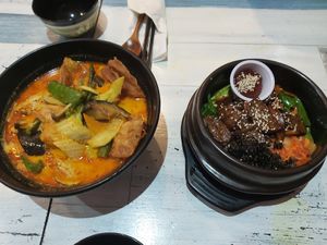 Laska and bimbimbap at Puti Vegan Cafe in Glasgow