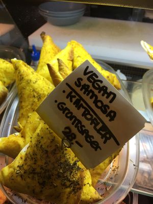 Vegan samosa at Sandwich 27 in Copenhagen