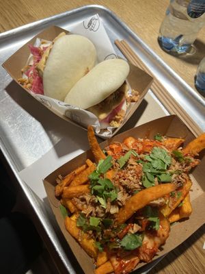 Tofu bao + kimchi fries  #Veganuary at BAO BAR 1070 in Vienna