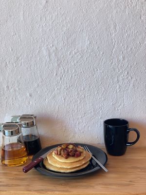 Apple cinnamon pancakes. at VegCo Restaurante Vegano in Queretaro
