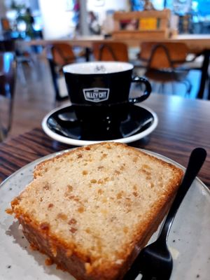 Lemon almond cake and coffee at Alley Cat in Maastricht