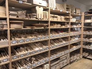 Wooden kitchen utensils at Dille & Kamille Cafe in Maastricht