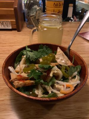 Kanzaki Bowl and ginger lemon tea at Rozz-Tox in Rock Island