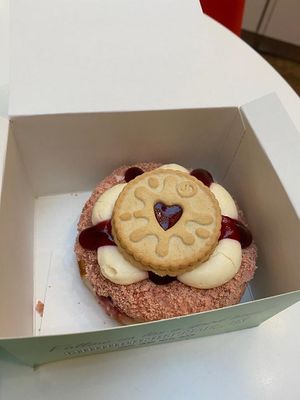 Gordon Jamsay (very sweet!) at Doughnut Time in East London