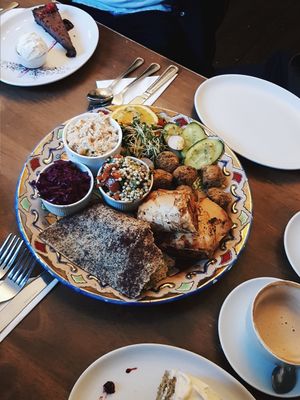 Vegan platter 😋 at Goji Vegetarian Cafe and Deli in York