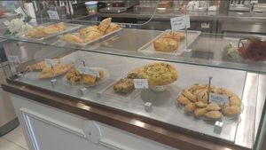 Börek çeşitleri, vejetaryen seçenekler var at İpekeli Patisserie in Istanbul