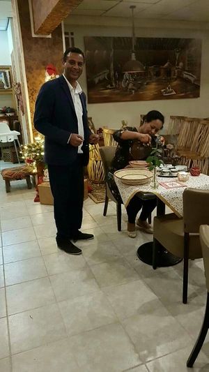 De gastheer en gastvrouw at Afrikaans Restaurant Seni in Almere