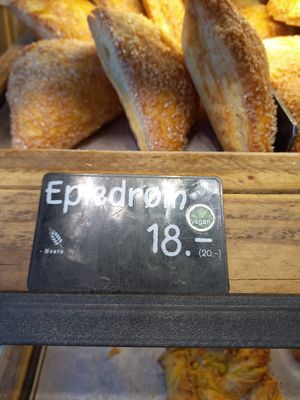 Clearly labeled vegan products at Backstube - Universitetsgata in Oslo