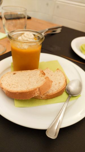 Crema di carote e cannella con mousse di funghi at Be Happy in Trieste
