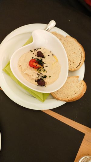 Hummus at Be Happy in Trieste