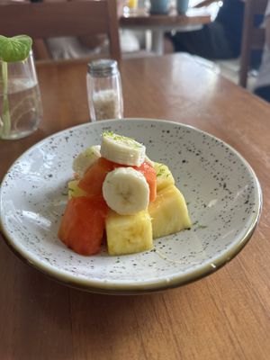 Fruits b4 meal   at Cafe de la Mañana in Cartagena