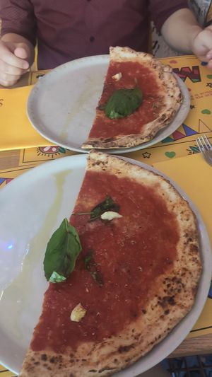 Shared one pizza at Piz in Milan