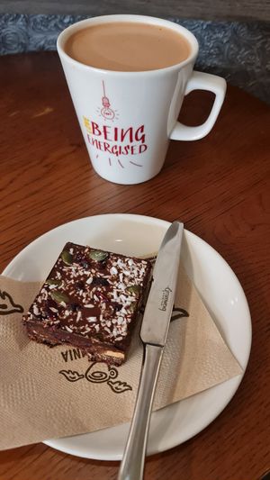 Hot chocolate & cake at Insomnia Coffee Company in Ennis