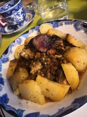 Stew with lentils and potatoes at L'un Pour Tous in Condom