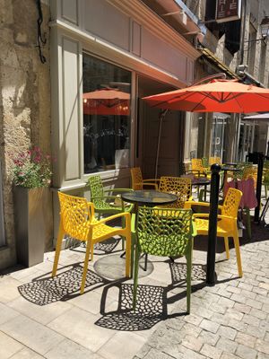 Really healthy, inventive and delicious vegan main courses and nearly always a vegan dessert. Run by a lovely man who is obviously passionate about veggie food. Lovely space inside at L'un Pour Tous in Condom