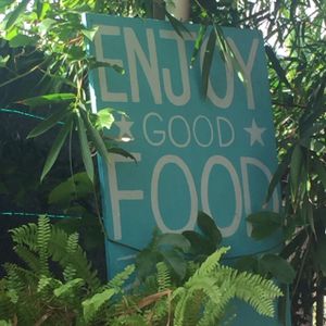 patio sign at Russell's by Eat Healthy Kauai in Wailua