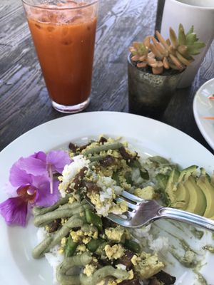 Tofu scramble and Thai tea  at Russell's by Eat Healthy Kauai in Wailua