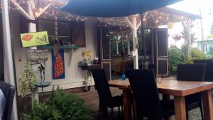 Beautiful outdoor seating  at Russell's by Eat Healthy Kauai in Wailua