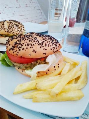 Hamburguesa de quinoa at A Ribeira in Foz