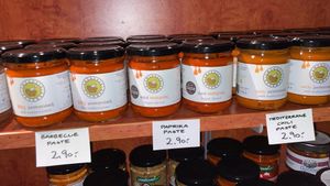 Vegan spreads at Weinhandlung Cava in Berlin