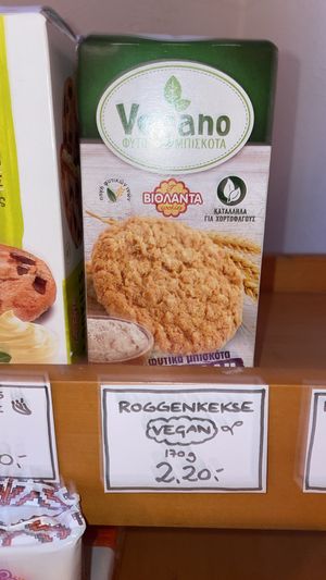 Vegan cookies (one has chocolates too) at Weinhandlung Cava in Berlin