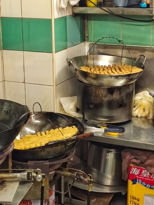 Fried carrot cake sticks at Fried Carrot Cake 福缘斋 in Central Singapore