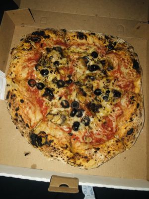 Esta deliciosa la pizza, lo recomiendo muchísimo 20 de 10 🤩🫶🏽  at Algún Lugar Pizzería in Zapopan