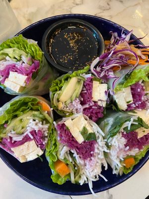 Speing rolls at Moonrise Comida Vegana in Guatemala City