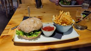  at Pims Burger in Obervintl