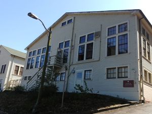 Building and steps up to the restaurant. I don't if there is anything more accessible on the other side of the building at Cafe Franco in San Francisco