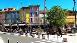 La ville / The city at Les Jardins de la Meyne in Orange