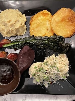 Sweet potato beignet, red wine pear, fennel and cashew salade, kale and smoked mashed potatoes  #Veganuary at De Levensboom in Hasselt