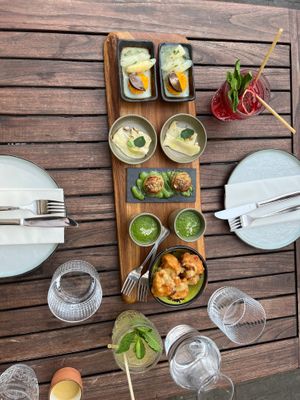 Tapasplankje en huisgemaakte mocktail  at De Levensboom in Hasselt