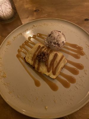 Dessert met appel & “ferrero rocher” ijs (november 2024)   at De Levensboom in Hasselt