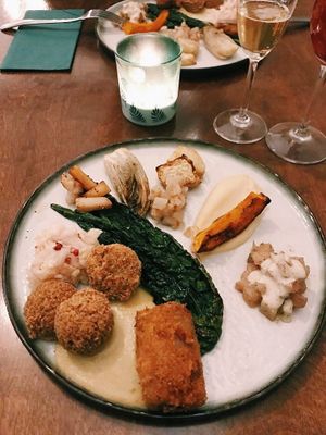 Quinoa burgers with hazelnut at De Levensboom in Hasselt