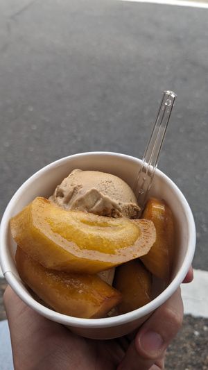🍦🍠 Ice + Glazed Sweet Potato (700¥ | 4.5$) at Konishi Imo in Kyoto
