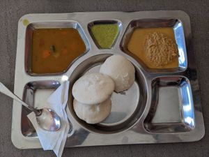 Idly thali at Saravana Bhavan in Nadi