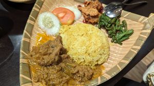 Vegetarian Rendang Monkey Head Mushrooms w Turmeric Rice 😋 at Coco Veggie Nonya Cuisine 椰素林 in Central Singapore