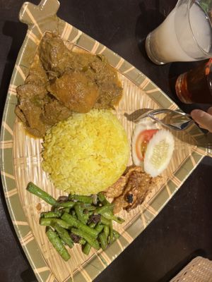 Rendang 6/10 portions too small and only rice is hot  at Coco Veggie Nonya Cuisine 椰素林 in Central Singapore